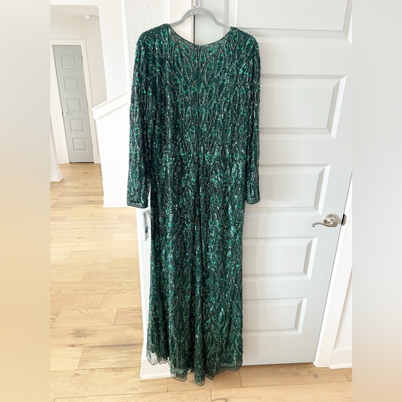 NWT Mac Duggal 5451 Green Beaded Long Sleeve Gown - Picture 3 of 9